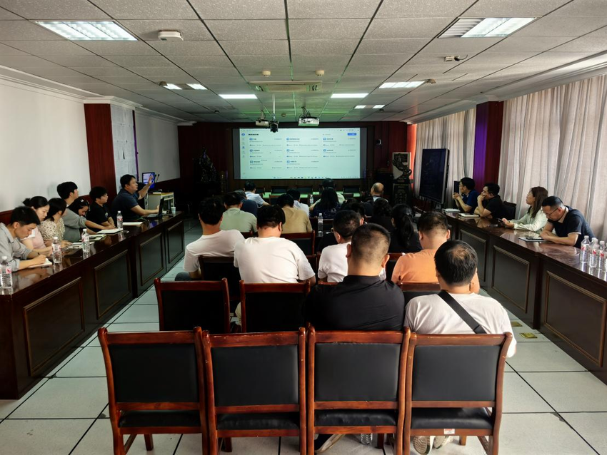 AI利剑出鞘：一所高校与一座城市的智慧警务创新实践——湖北师范大学人工智能与计算机学院团队赋能社会治理的“黄石样本” (1).doc