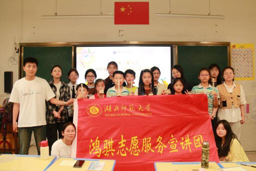 “遵义红，童心亮”湖北师范大学马克思主义学院开展红色宣讲活动.docx