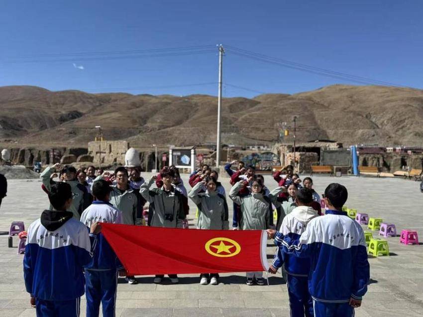 ”弘扬五四精神,挥洒热血青春“--”铜草花“志愿服务队开展五四主题团日活动(2).docx